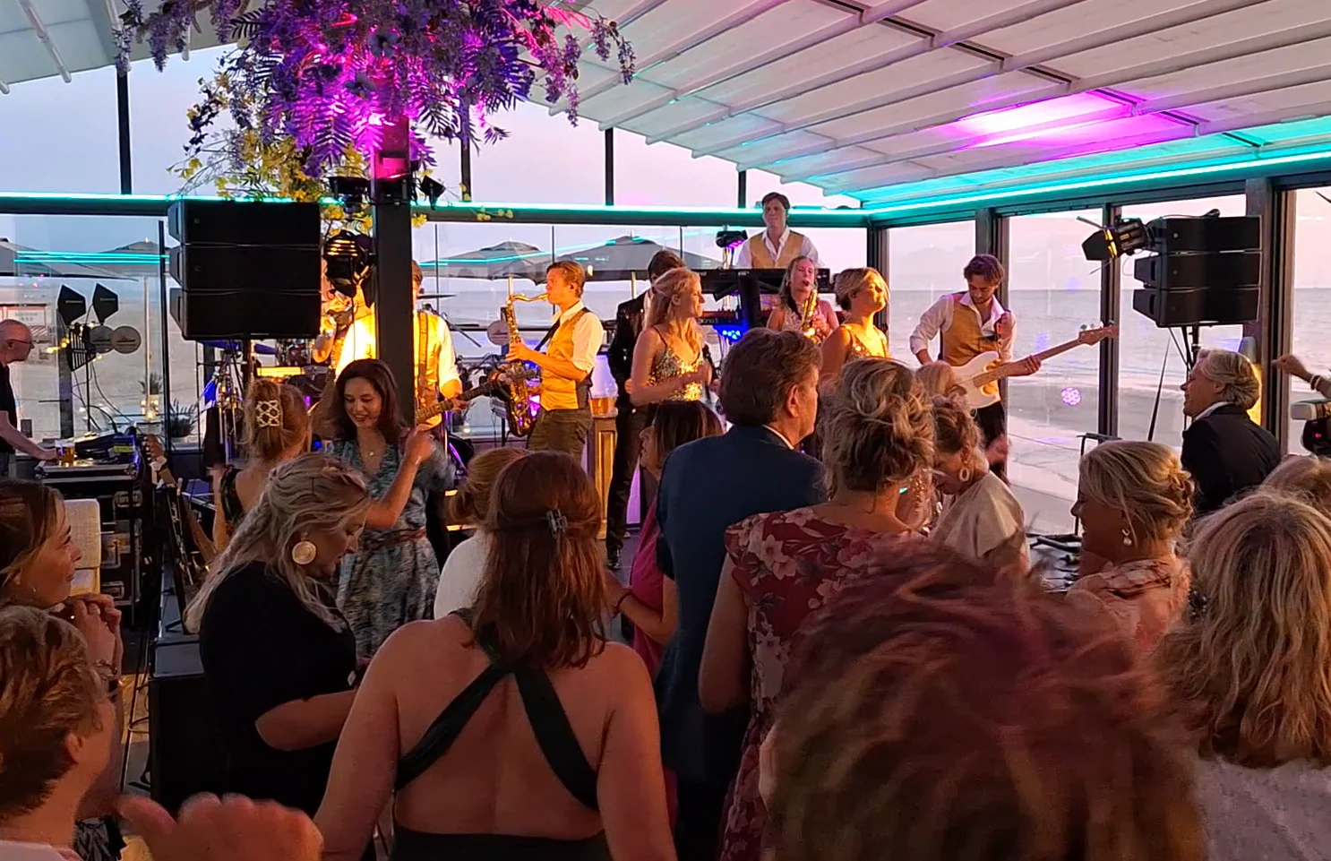 Dj met band Beach Restaurant Prince George