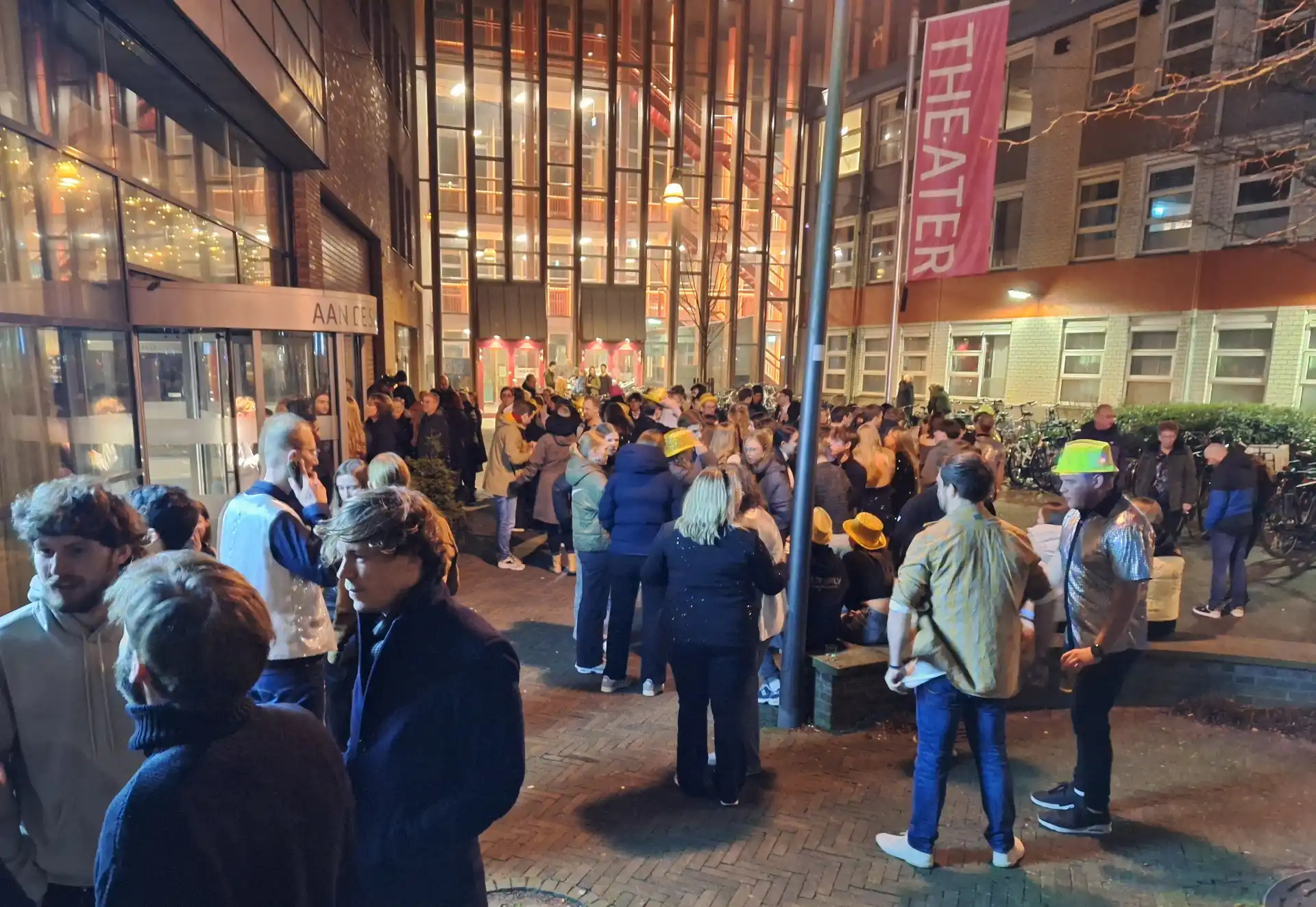 personeelsfeest theater aan de slinger houten